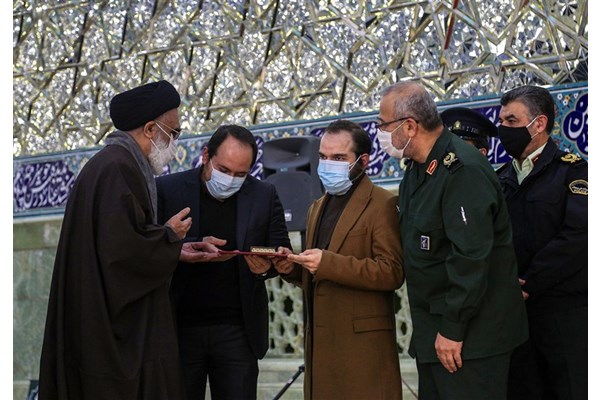 خانواده شهید فخری‌زاده دانشمند هسته‌ای در قم تقدیر شدند