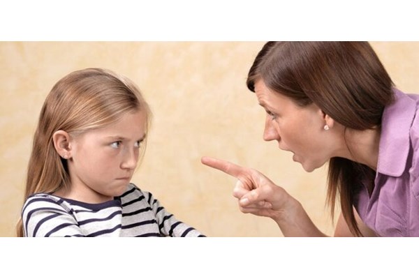  بد صحبت کردن والدین با کودک، چه بلایی بر سر او می آورد؟