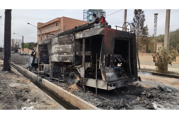 تصاویری از خودروهای سوخته شده در حریق گستره شهرک شکوهیه