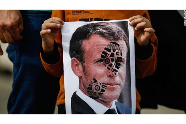  سی ان ان: گسترش تحریم کالا‌های فرانسوی در کشور‌های اسلامی + تصاویر