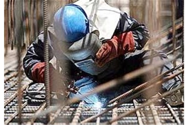  کارگران ساختمانی قم شناسنامه‌دار می‌شوند 