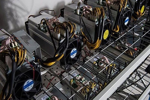  مدیرعامل شرکت برق قم: ۱۵۰ دستگاه استخراج بیت کوین در قم کشف شد