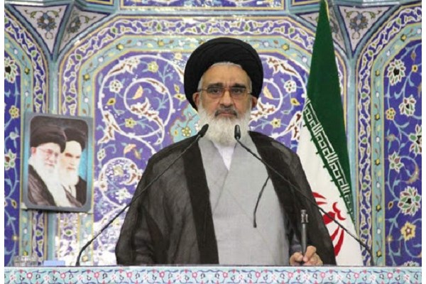 ملت ایران هیچگاه از مسیر امام حسین(ع) جدا نخواهند شد