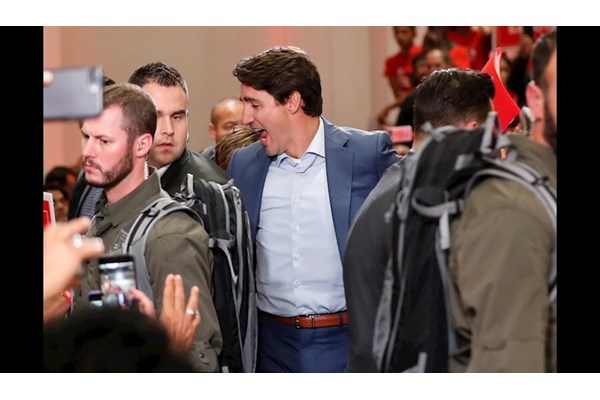 عکس | جلیقه ضد گلوله نخست وزیر کانادا خبرساز شد!